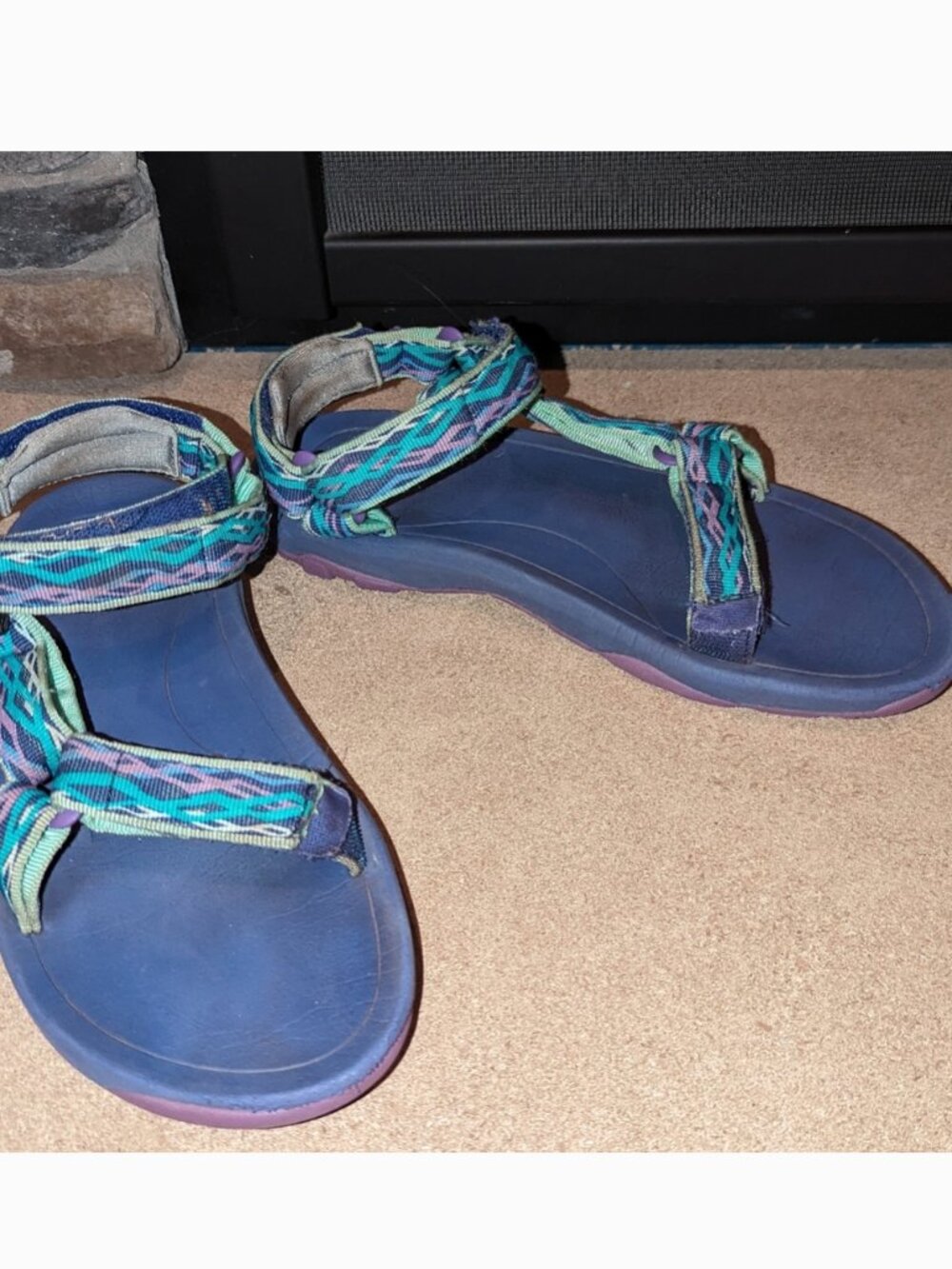 Teva women's original style sandals, size 6, blue and purple
